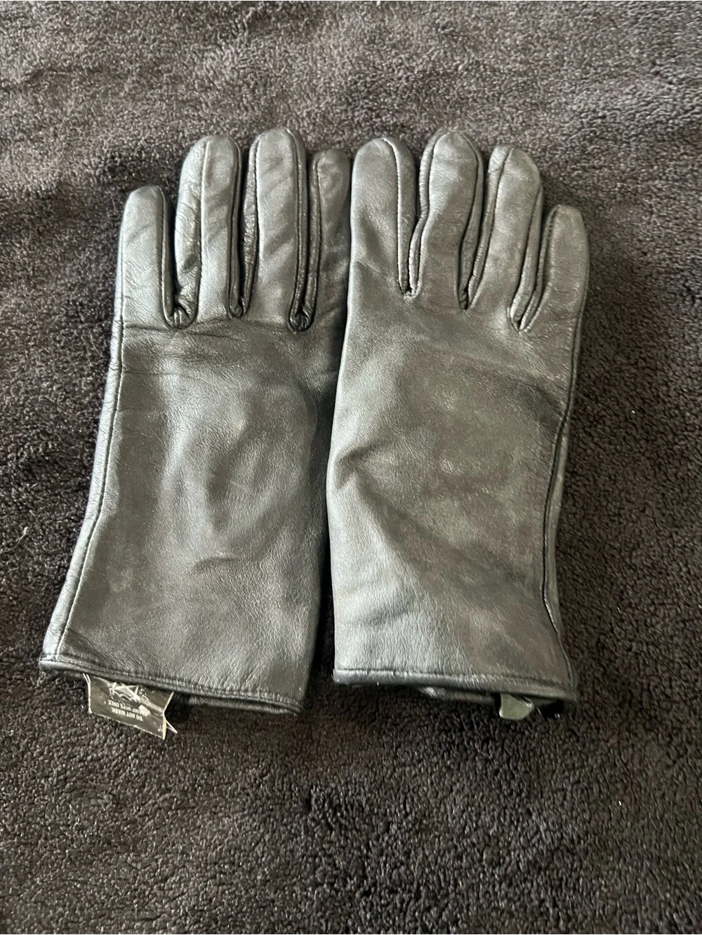 Used women’s Black leather gloves
